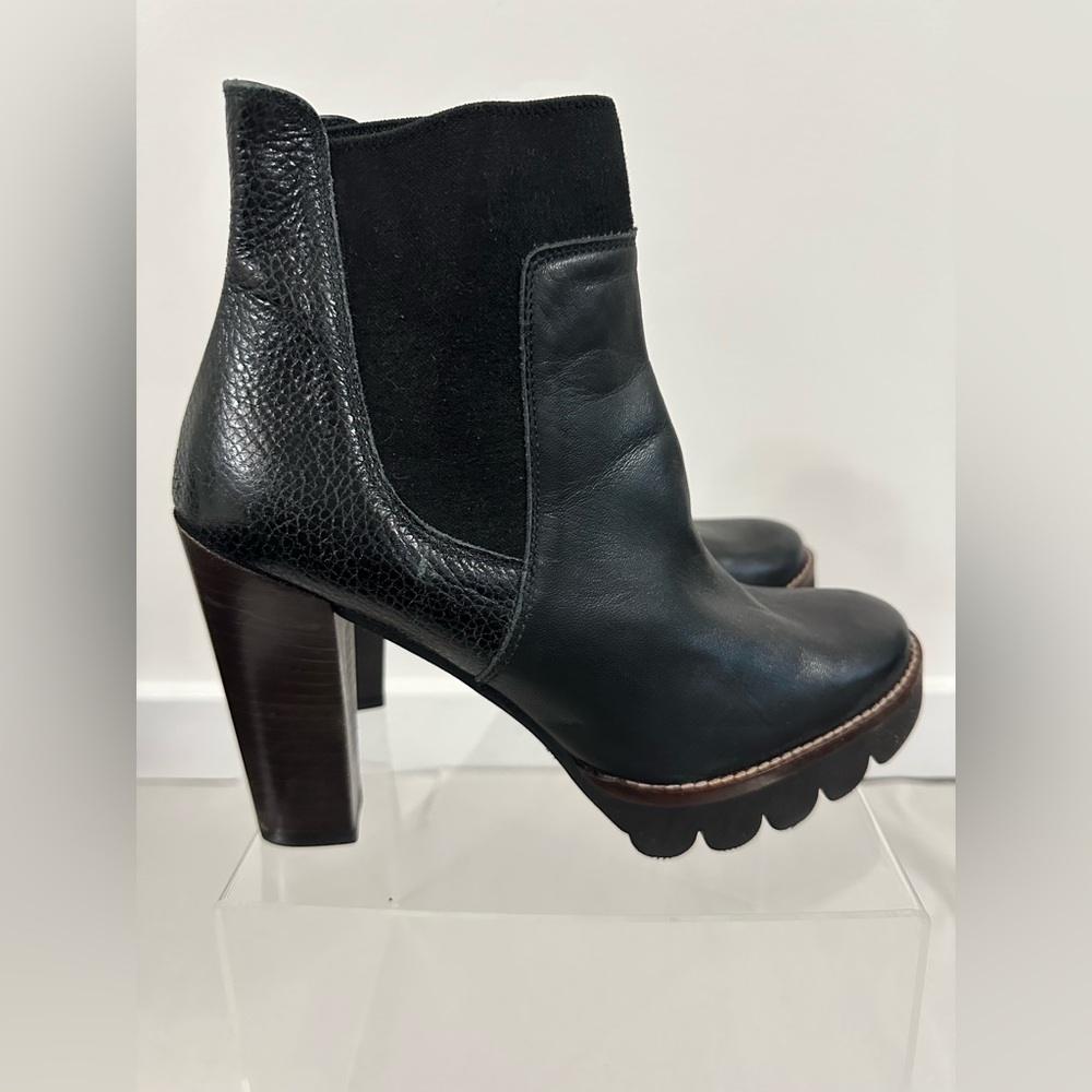 Chic Black Heeled Boots for Women